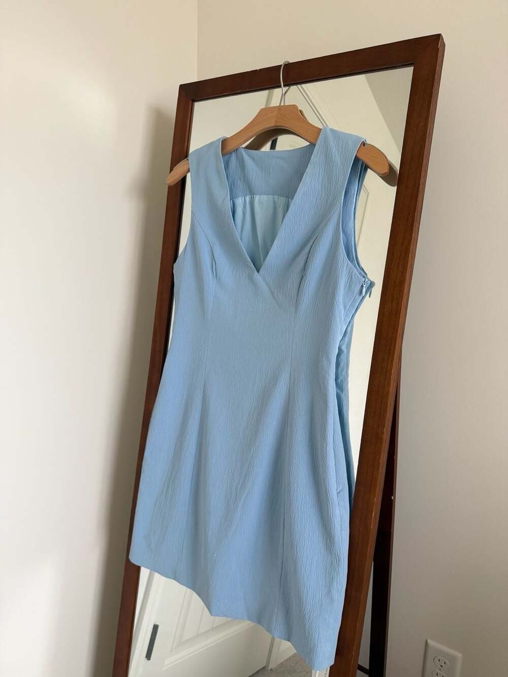 Commense Women's Blue Textured Sleeveless V-Neck Mini Dress Size M